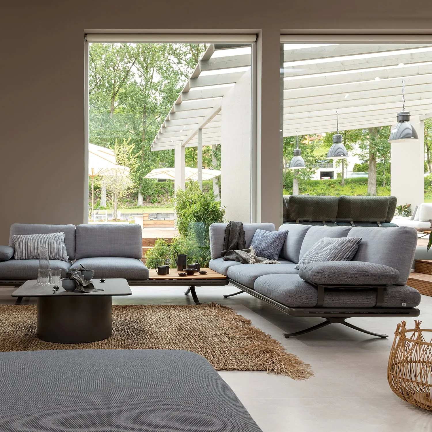 rolf benz | yoko 219 outdoor sofa with shelf | bianco